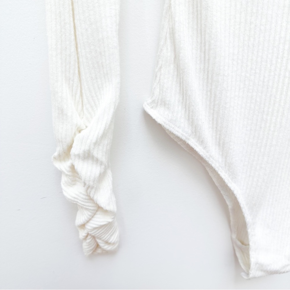 ‘Intimately’ Free People Ribbed Ruched Sleeve Bodysuit | Medium | Cream - Picture 7 of 8
